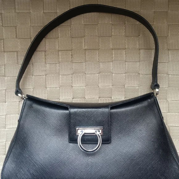 Salvatore Ferragamo Black Shoulder Bag with Sleek Design and Metal Clasp - Picture 2 of 6